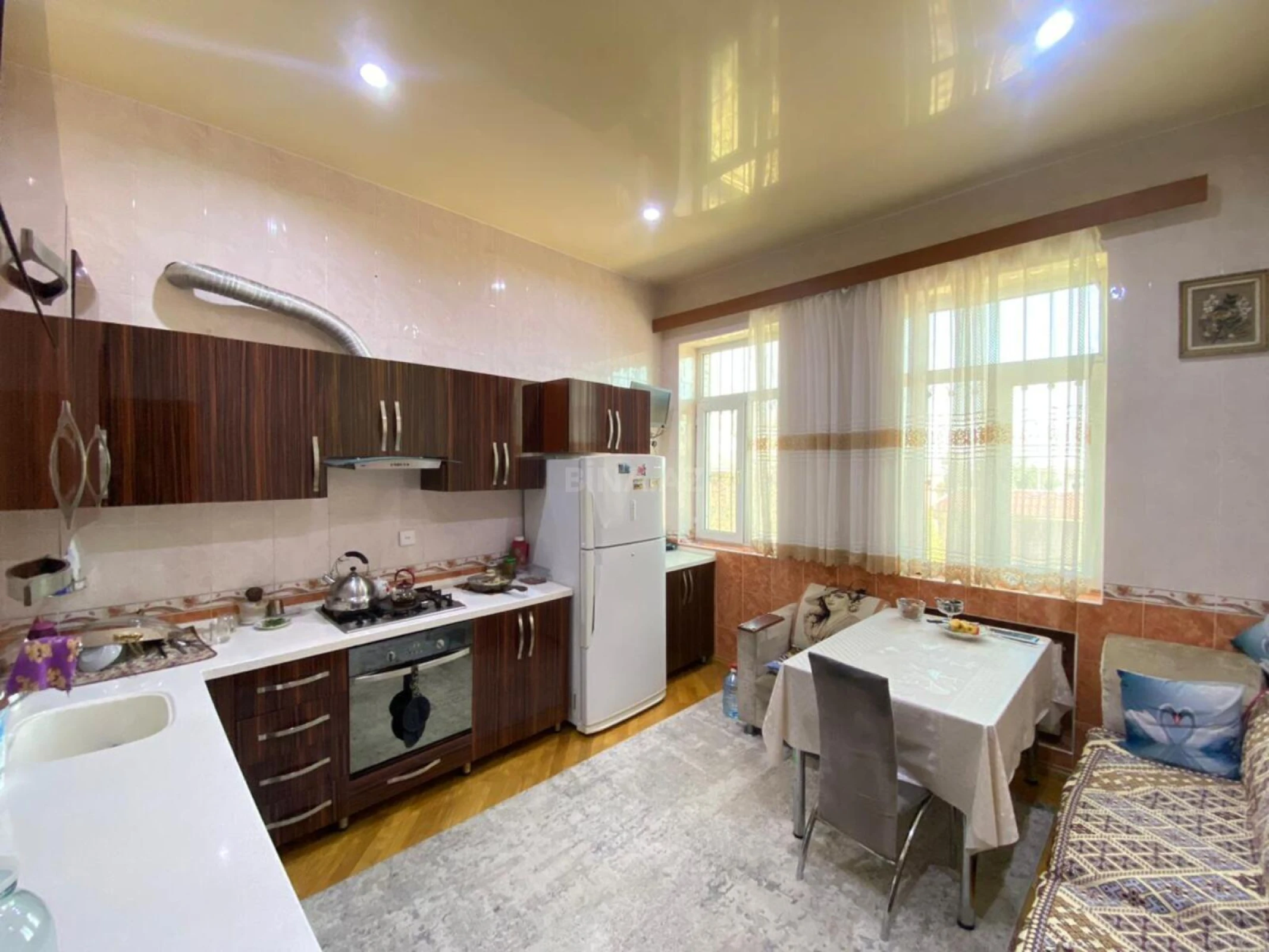 Satılır 7 otaqlı həyət evi 400 m²