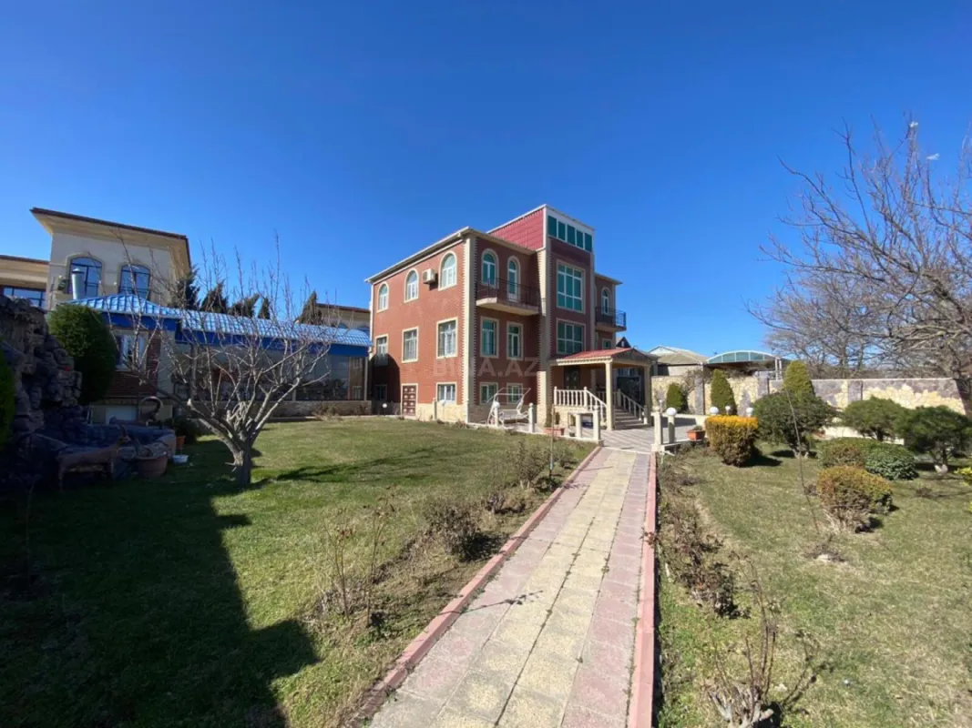 Satılır 7 otaqlı həyət evi 400 m²
