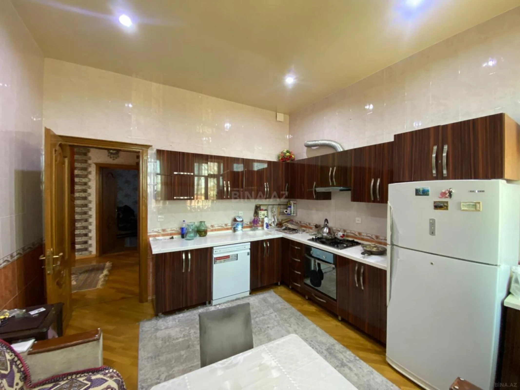 Satılır 7 otaqlı həyət evi 400 m²