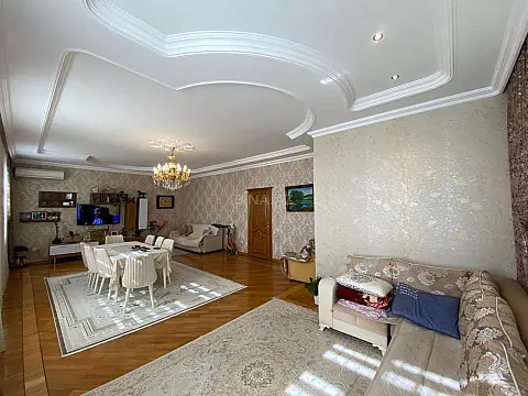 Satılır 7 otaqlı həyət evi 400 m²