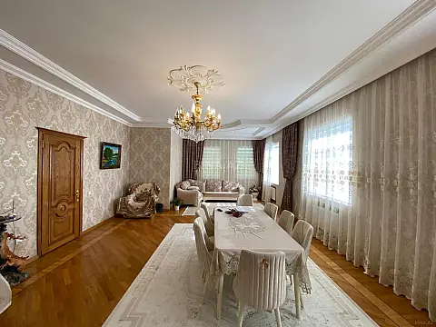 Satılır 7 otaqlı həyət evi 400 m²