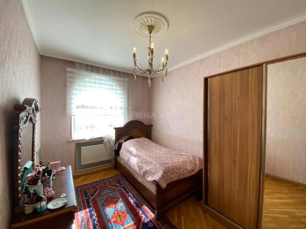 Satılır 7 otaqlı həyət evi 400 m²