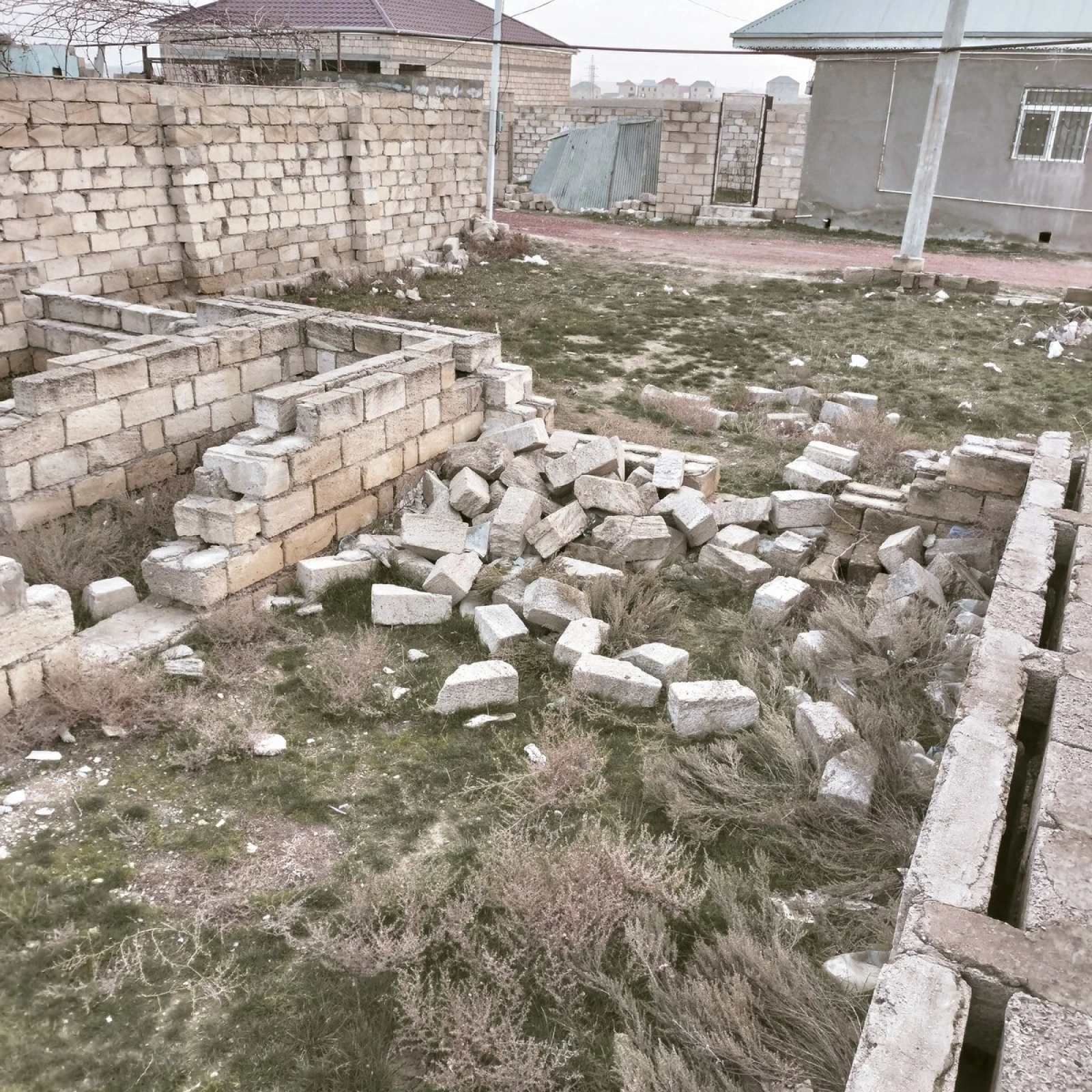 Satılır torpaq sahəsi 2 m²