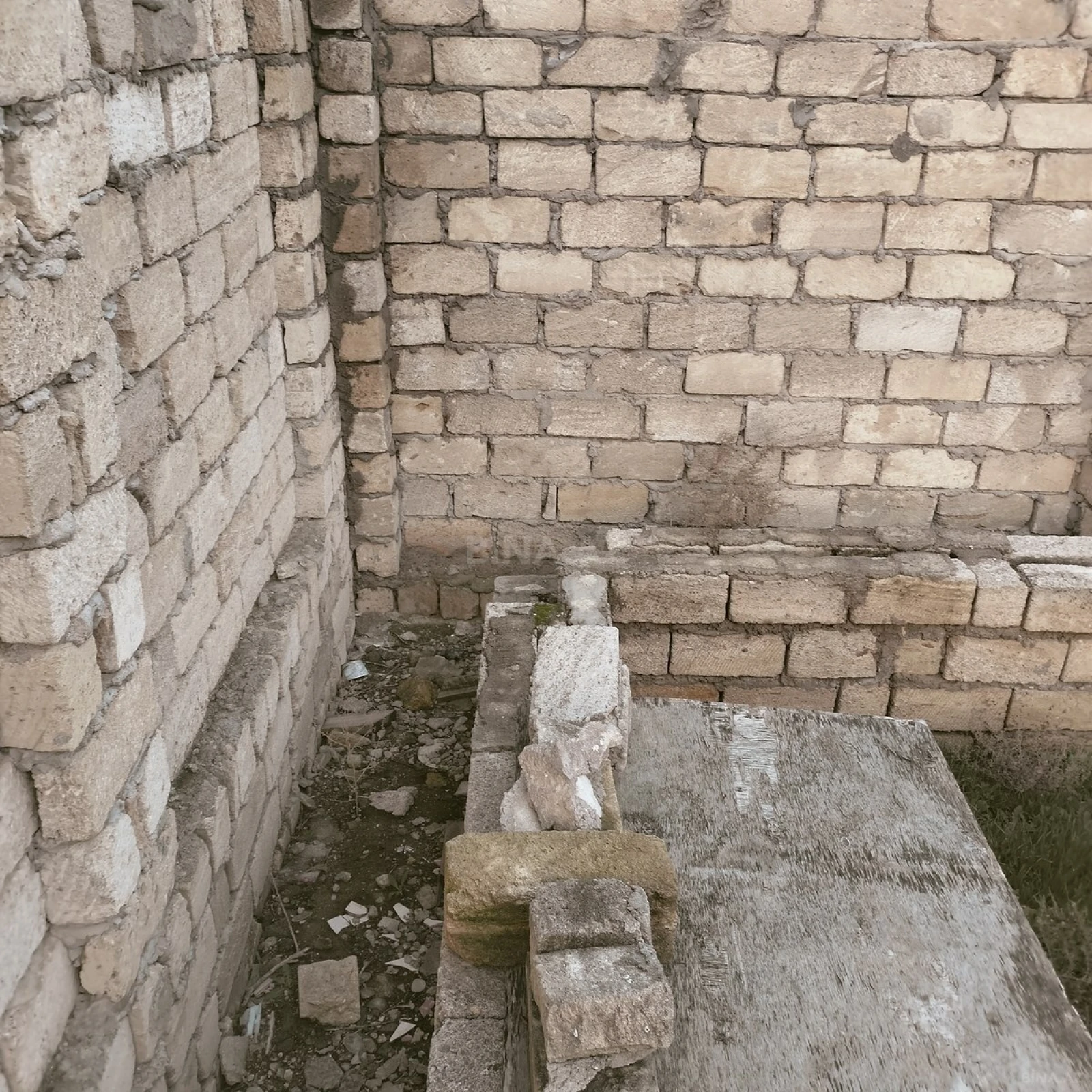 Satılır torpaq sahəsi 2 m²