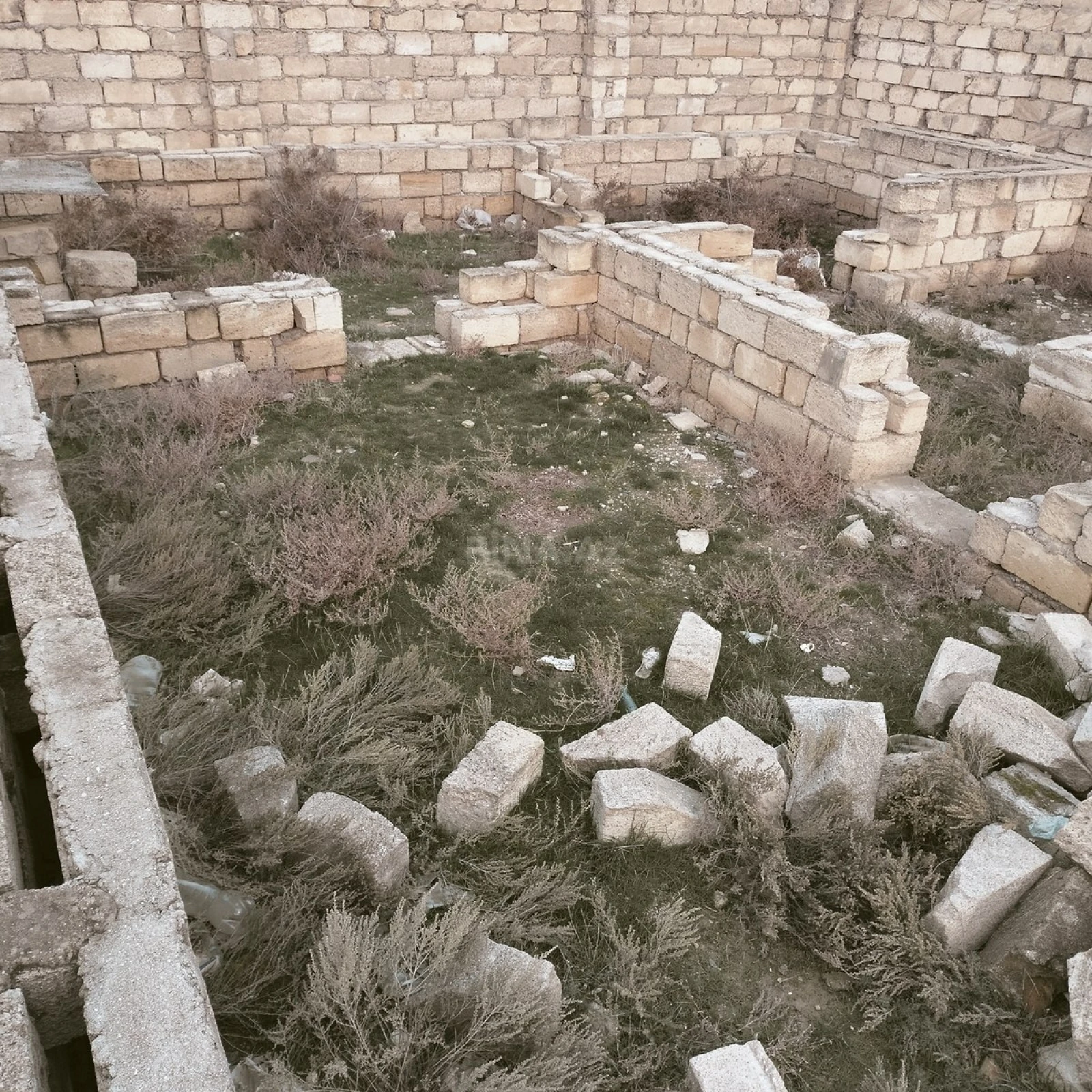 Satılır torpaq sahəsi 2 m²