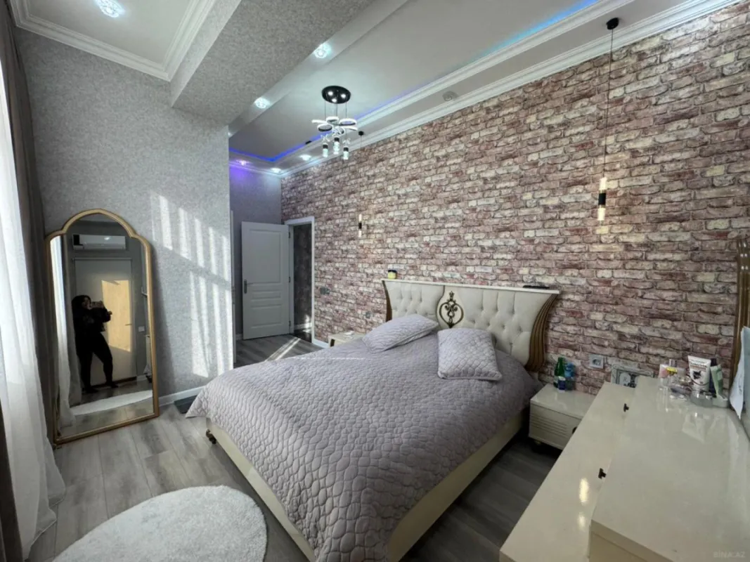 Satılır 4 otaqlı mənzil 149 m²