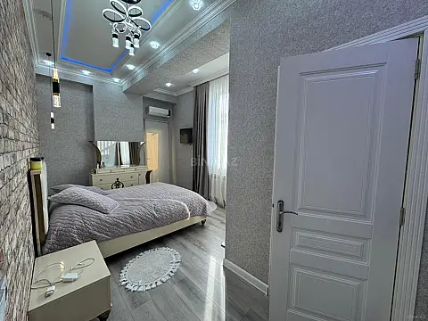 Satılır 4 otaqlı mənzil 149 m²
