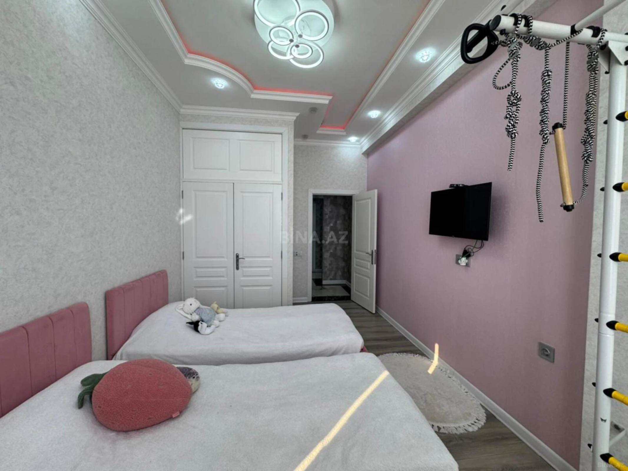 Satılır 4 otaqlı mənzil 149 m²