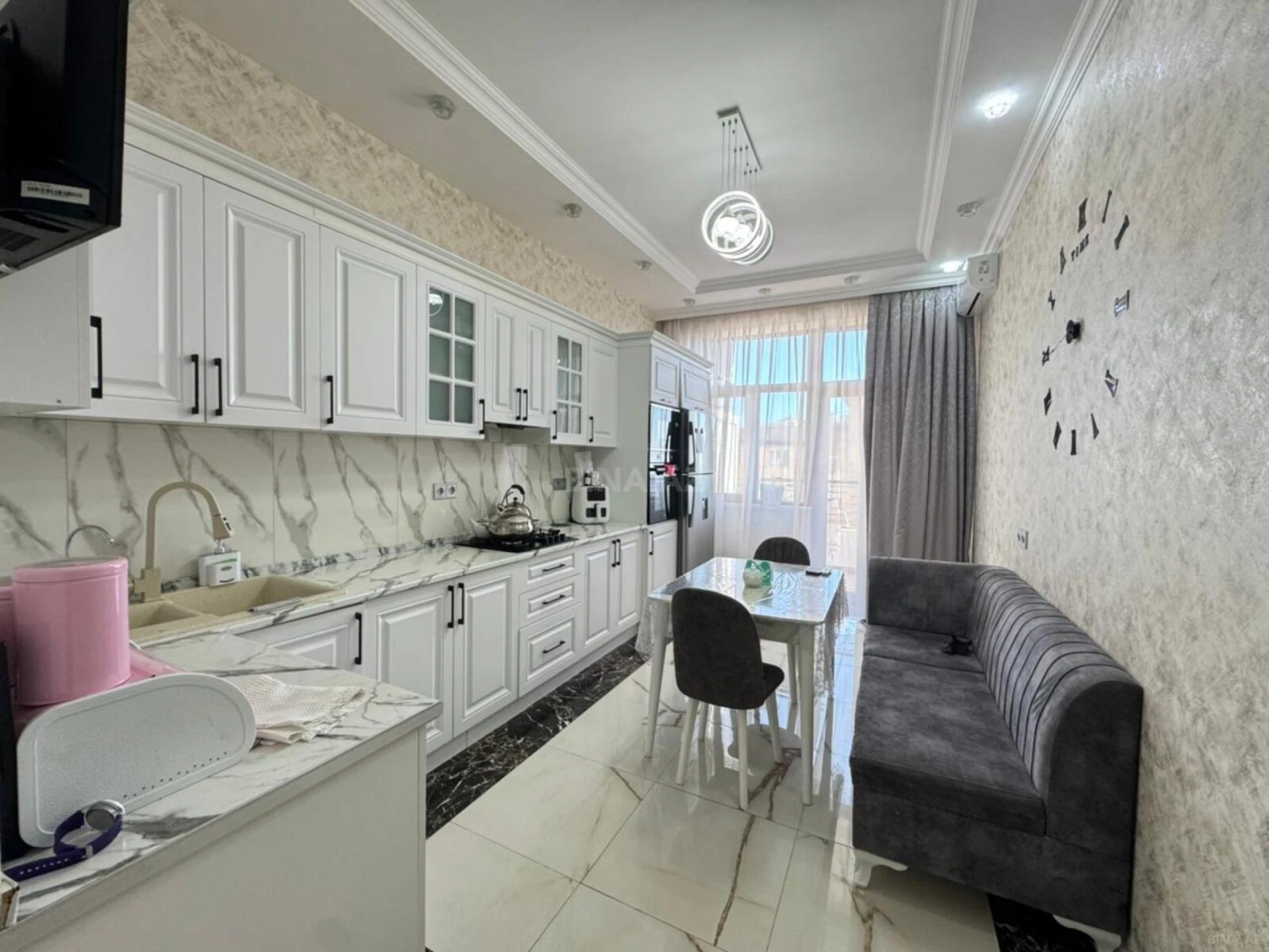 Satılır 4 otaqlı mənzil 149 m²