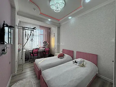 Satılır 4 otaqlı mənzil 149 m²