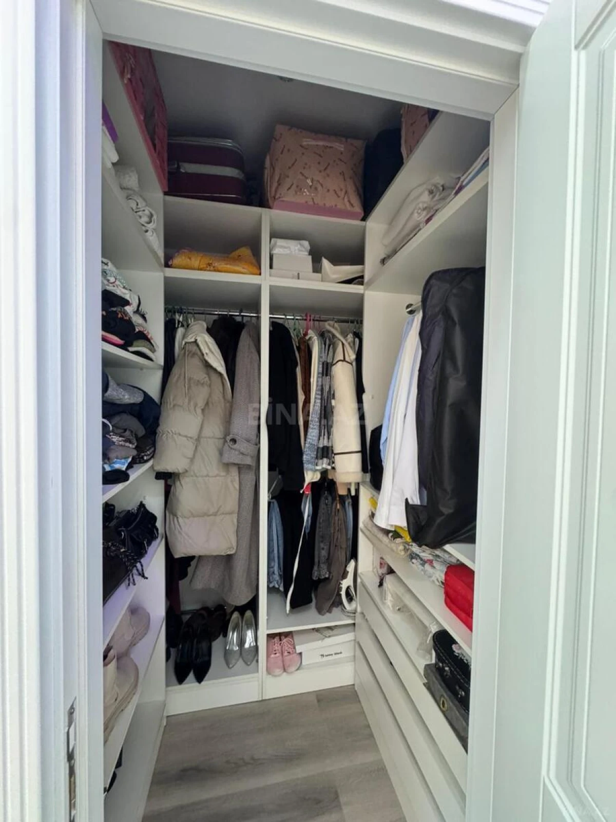 Satılır 4 otaqlı mənzil 149 m²