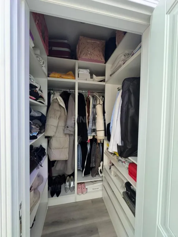 Satılır 4 otaqlı mənzil 149 m²