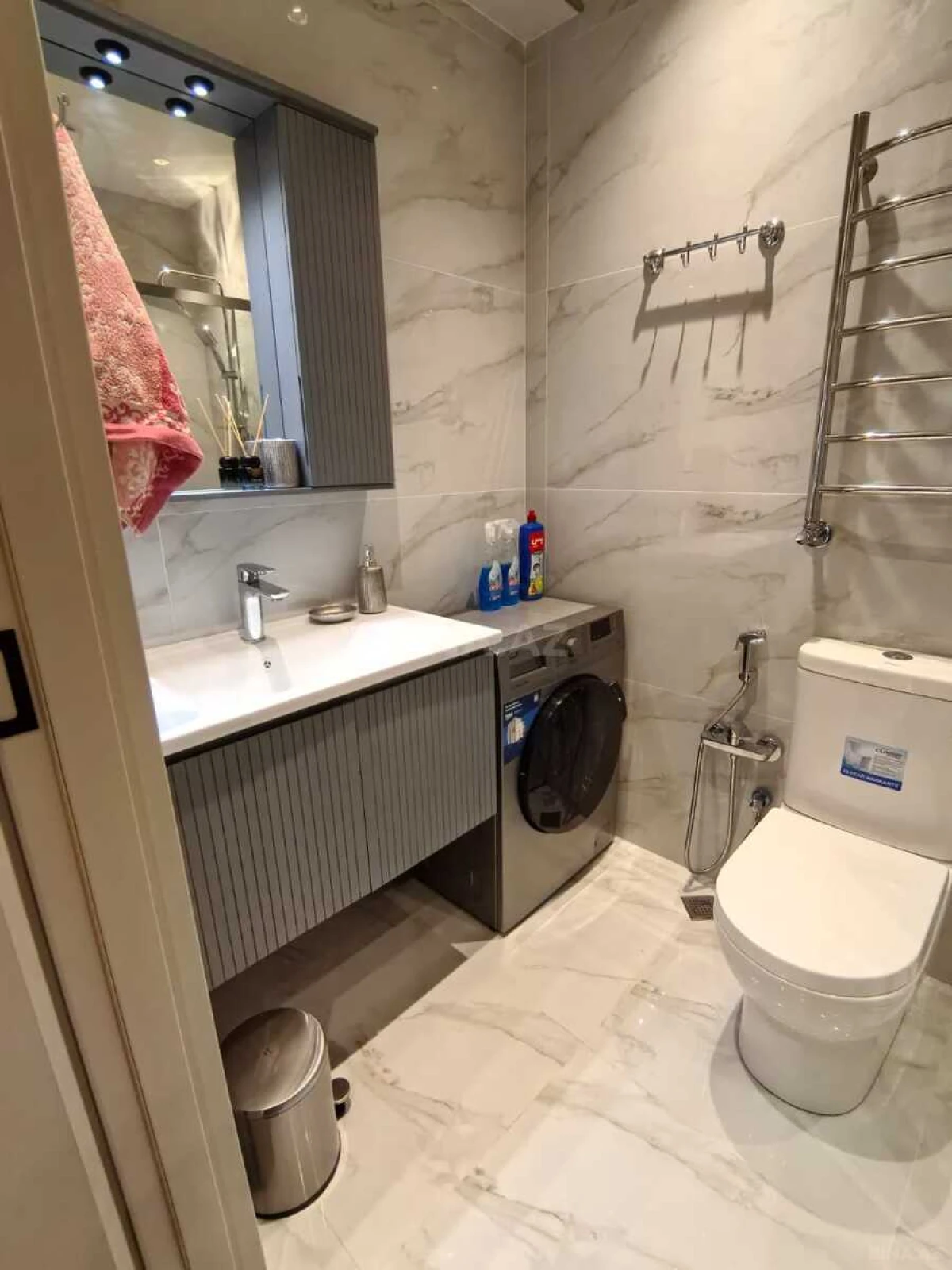 Kirayə verilir 2 otaqlı mənzil 75 m²