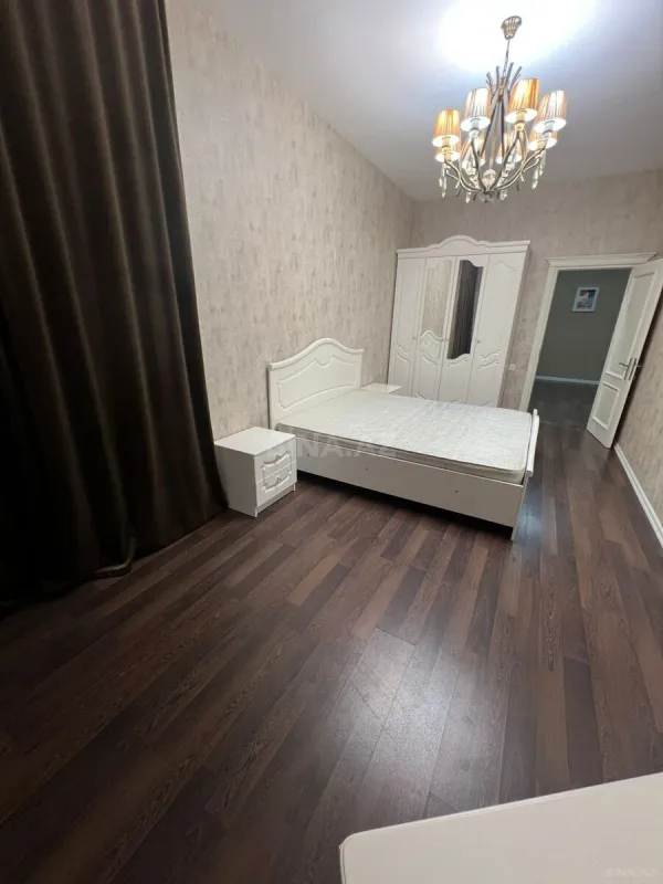 Kirayə verilir 3 otaqlı mənzil 140 m²