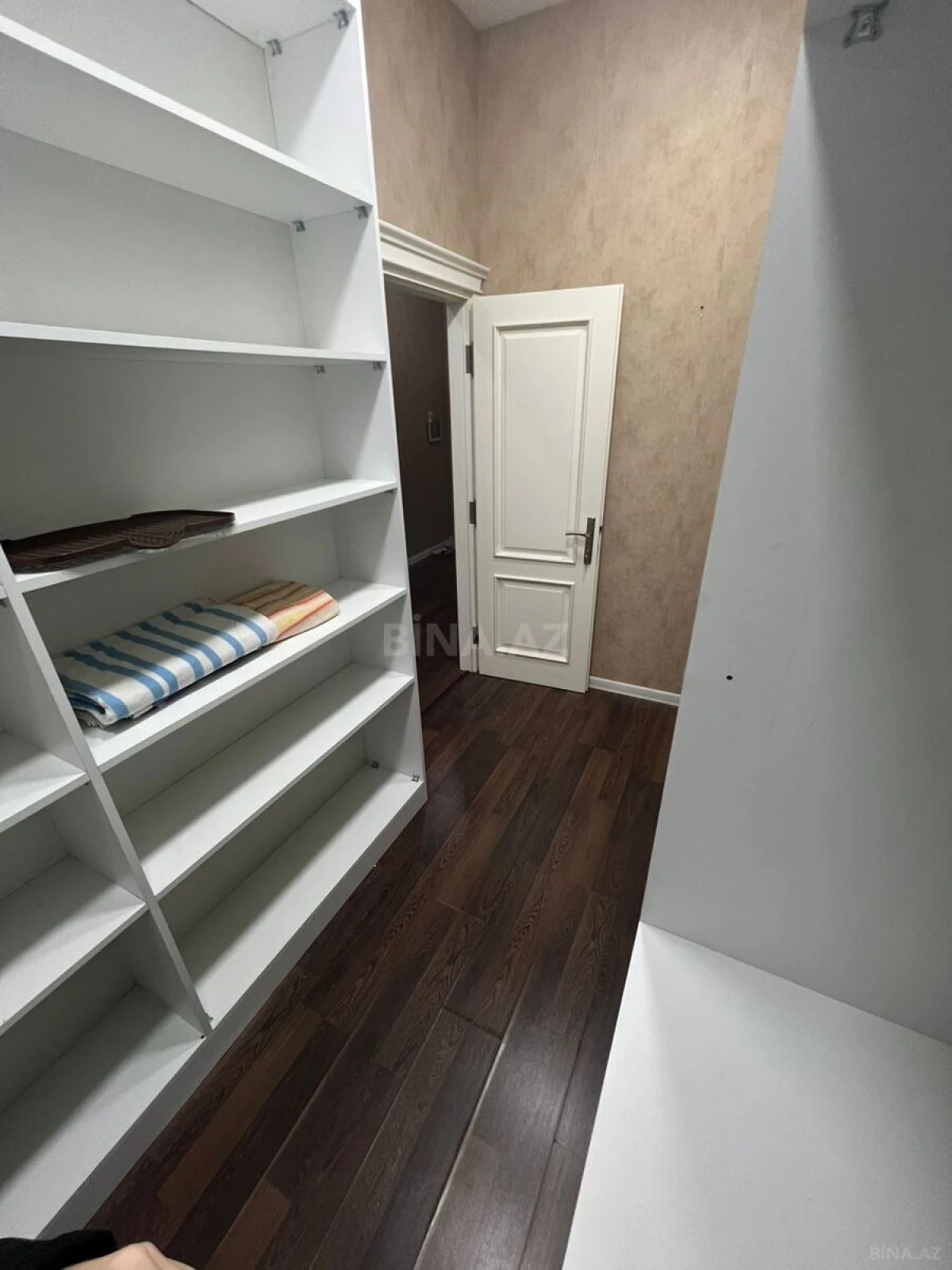 Kirayə verilir 3 otaqlı mənzil 140 m²