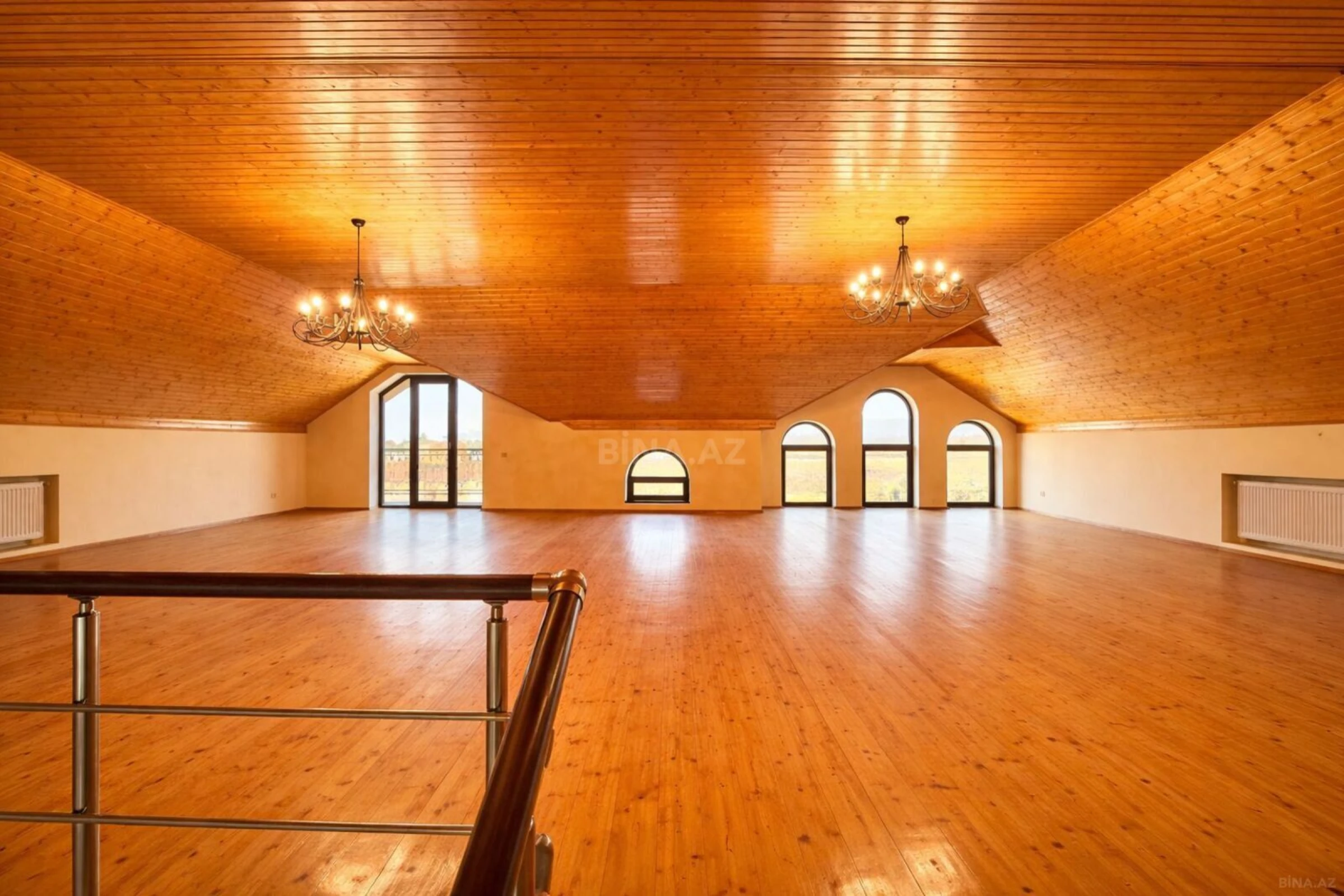 Satılır 8 otaqlı həyət evi 1500 m²