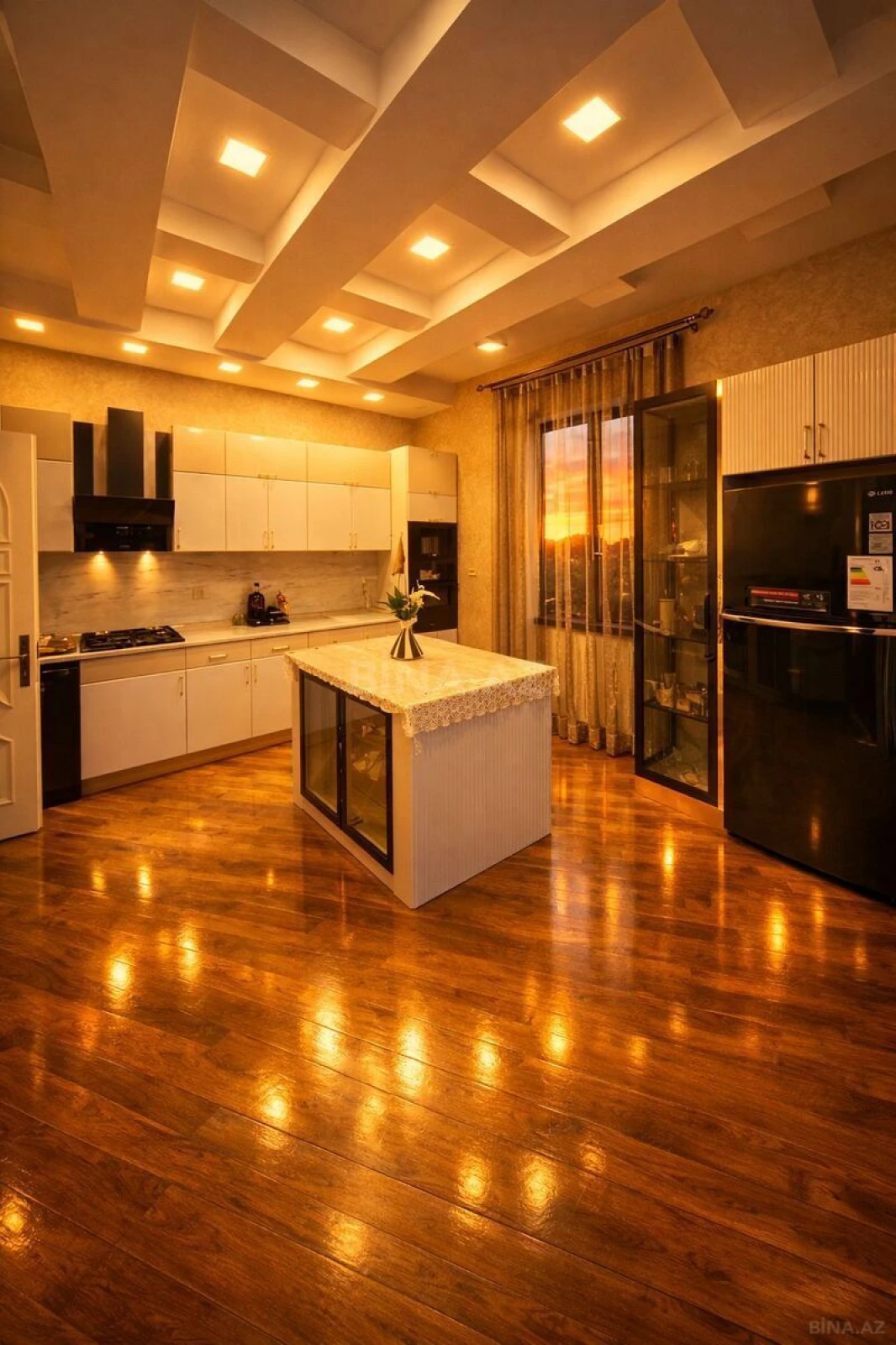 Satılır 8 otaqlı həyət evi 1500 m²