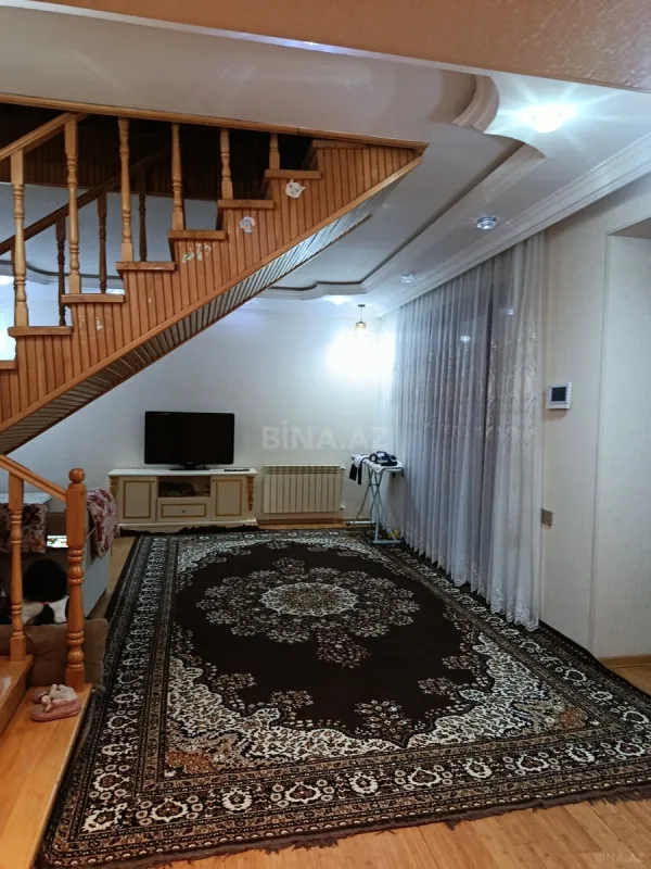 Satılır 4 otaqlı həyət evi 180 m²