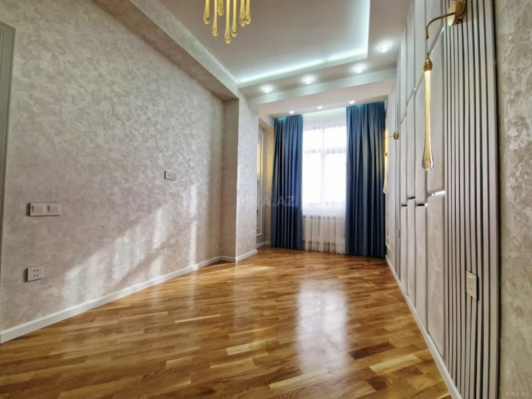 Satılır 2 otaqlı mənzil 77 m²