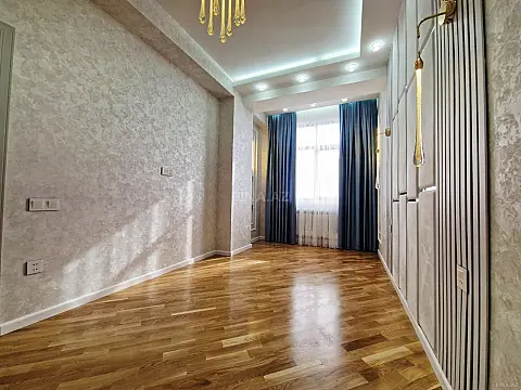 Satılır 2 otaqlı mənzil 77 m²