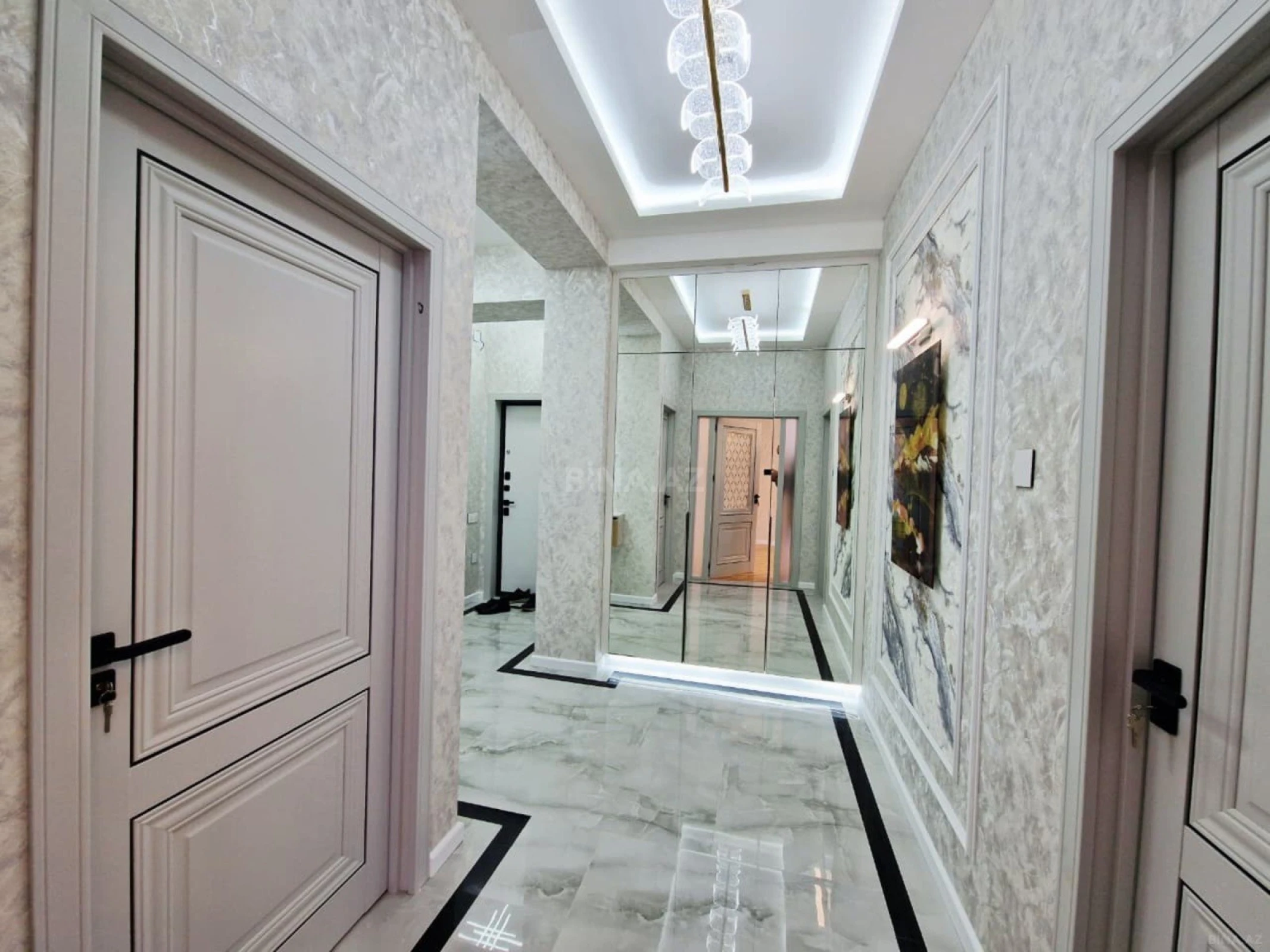 Satılır 2 otaqlı mənzil 77 m²