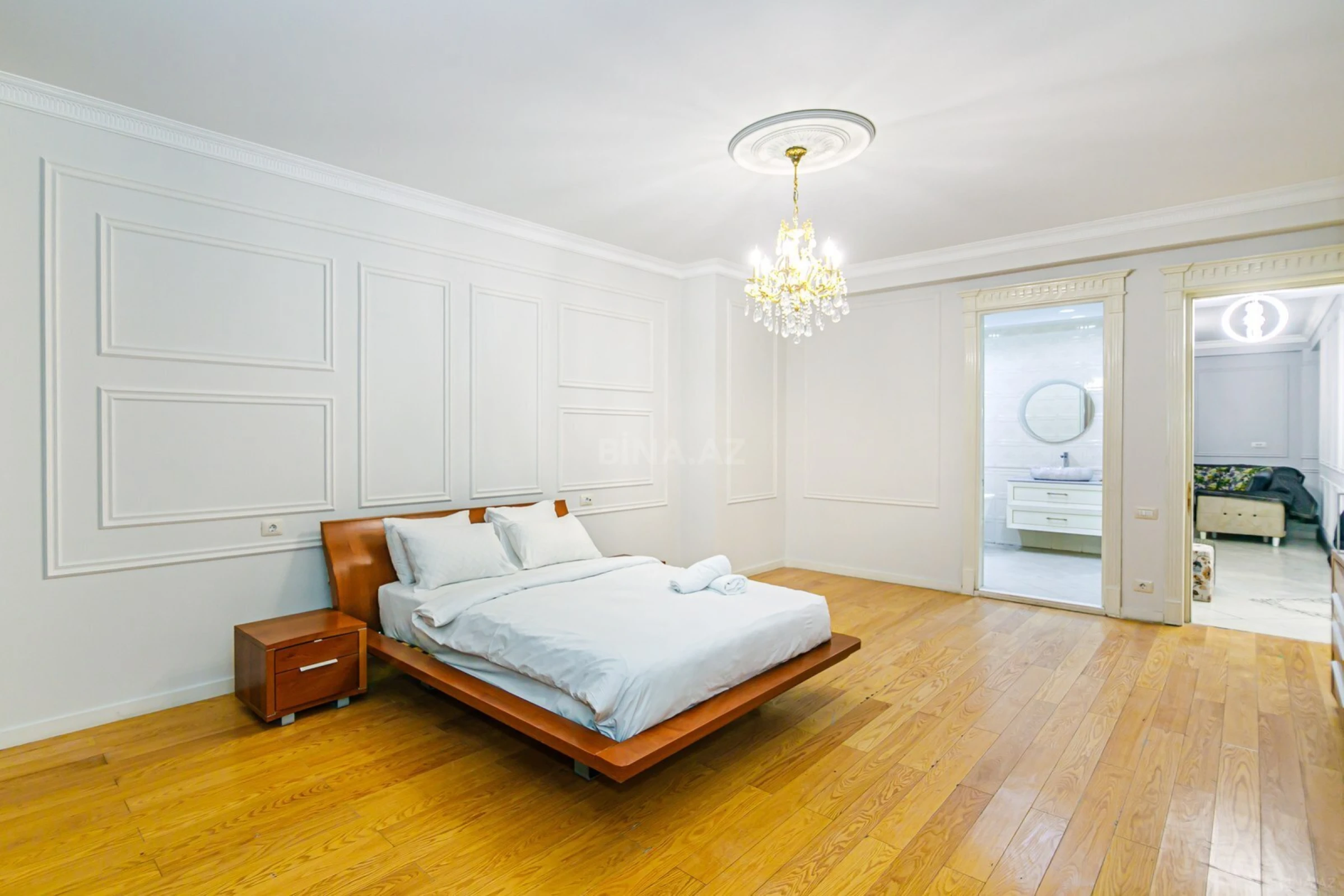 Kirayə verilir 7 otaqlı mənzil 380 m²