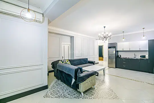 Kirayə verilir 7 otaqlı mənzil 380 m²