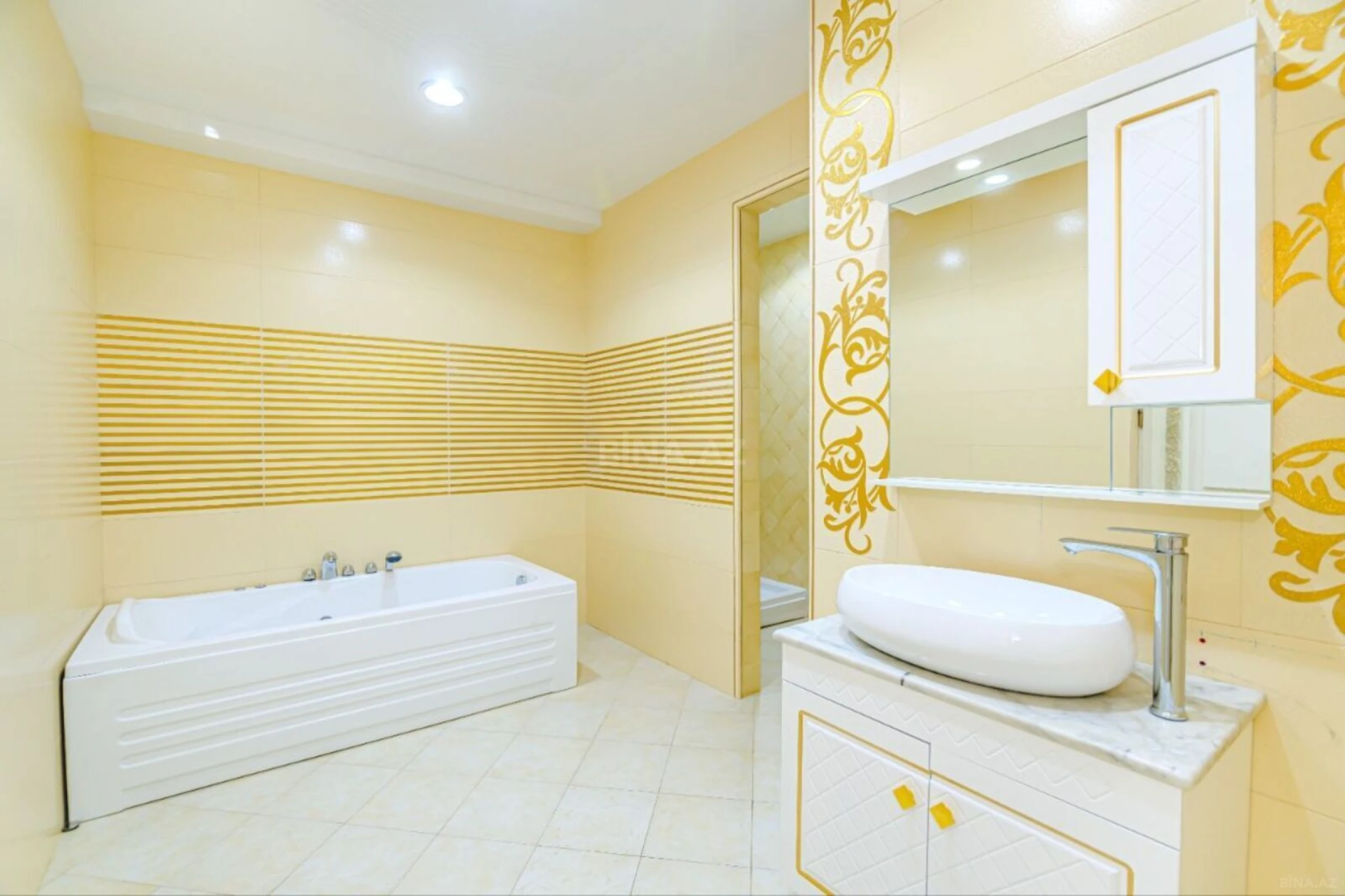 Kirayə verilir 7 otaqlı mənzil 380 m²