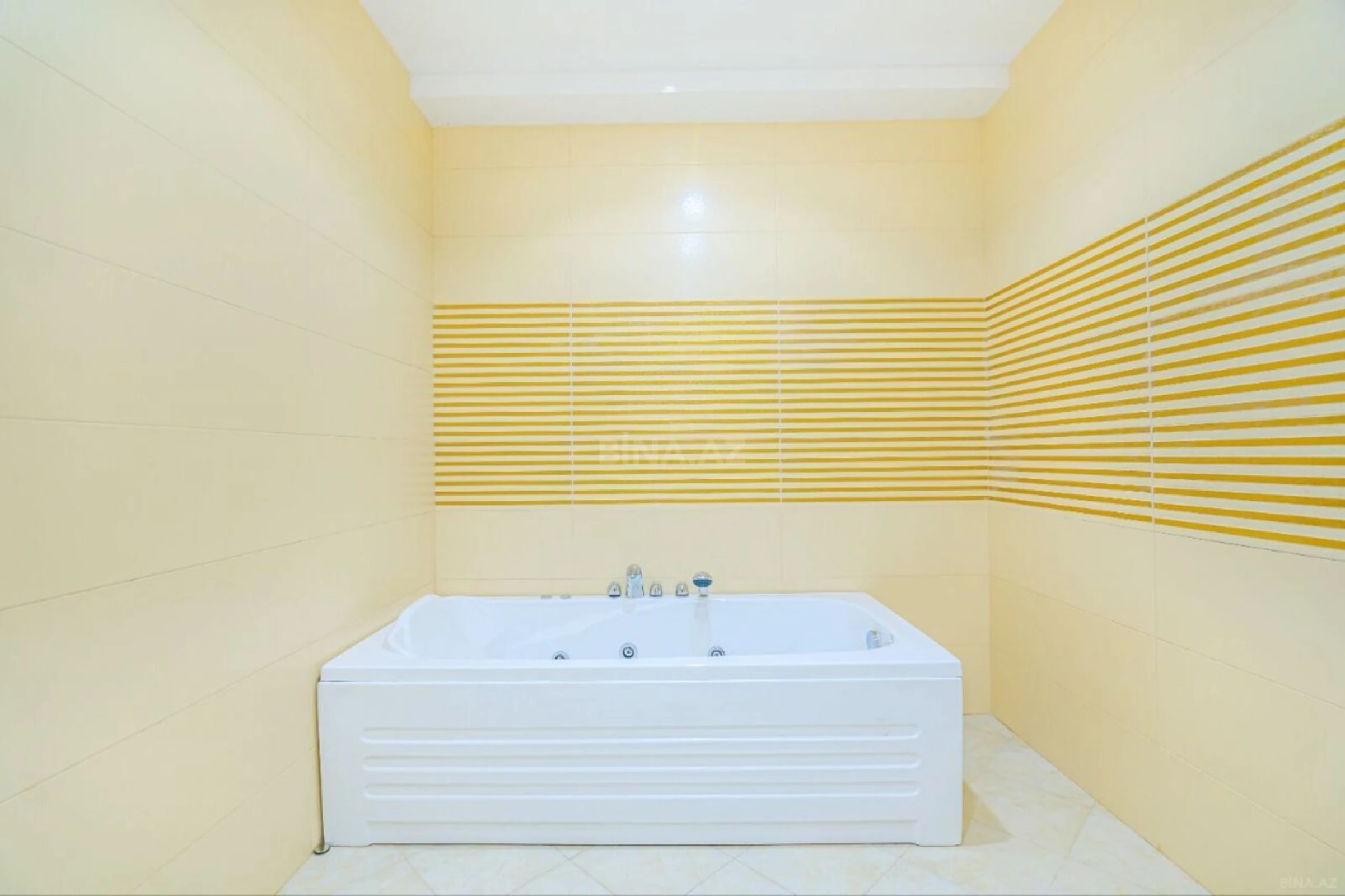 Kirayə verilir 7 otaqlı mənzil 380 m²