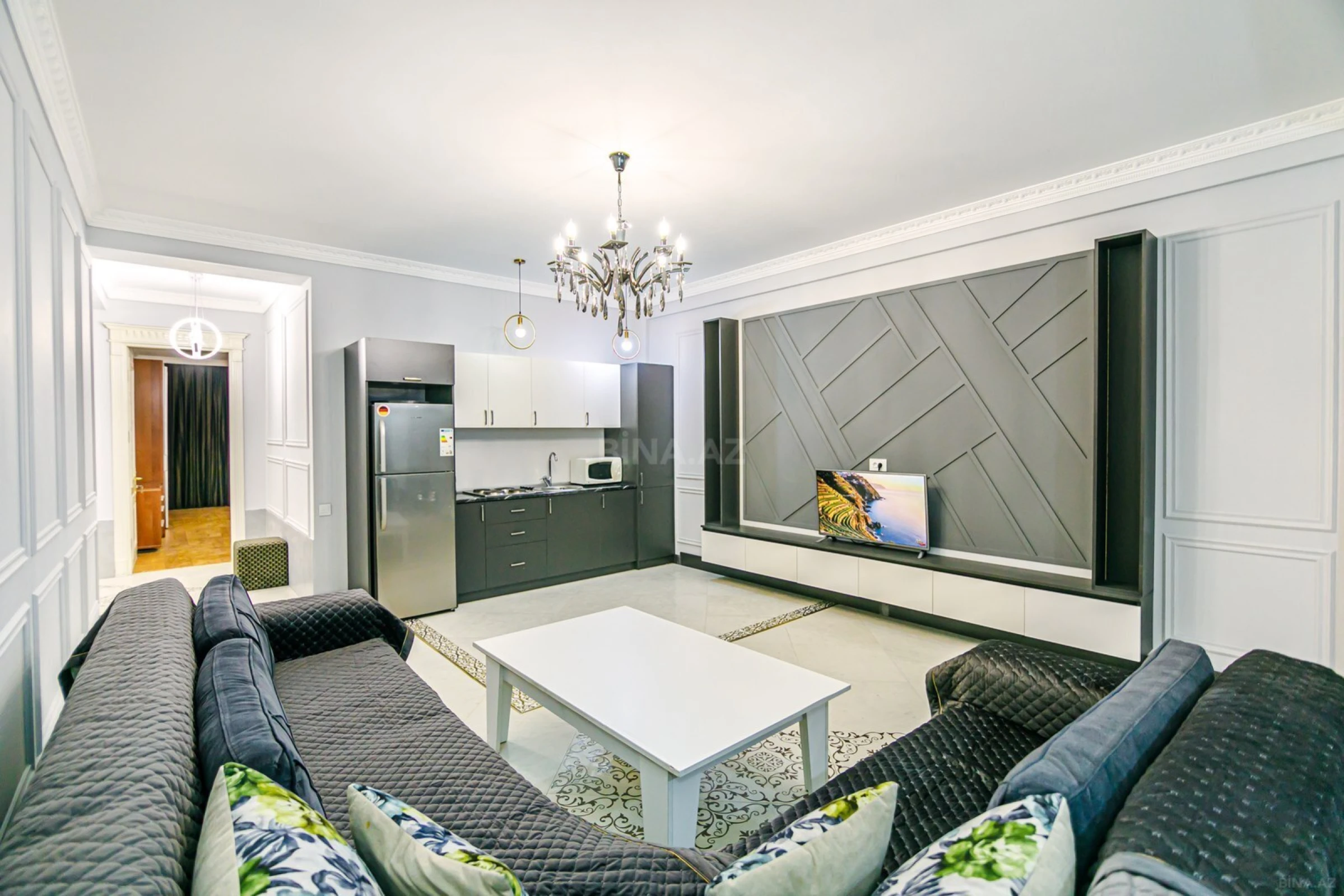 Kirayə verilir 7 otaqlı mənzil 380 m²