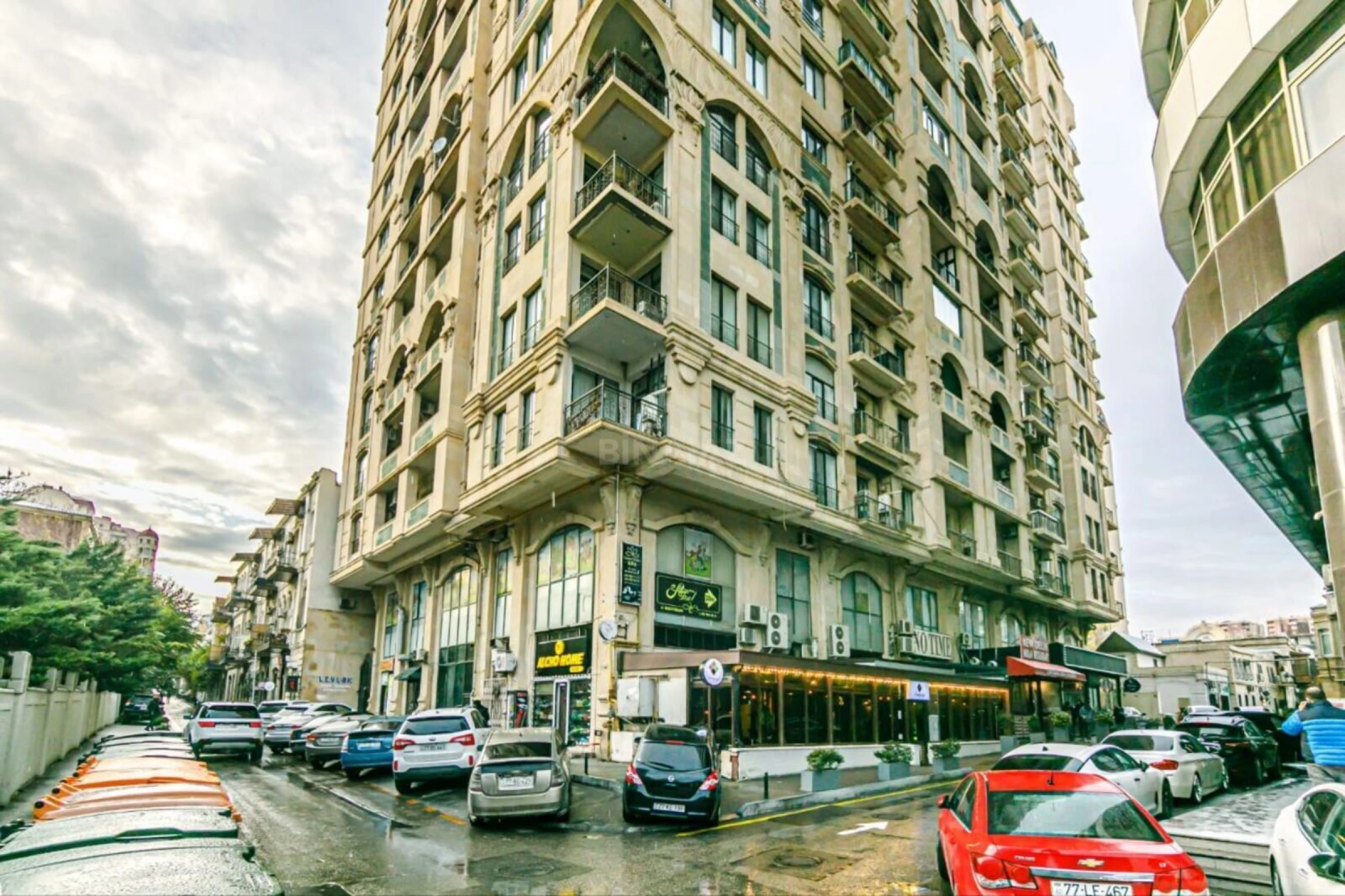 Kirayə verilir 7 otaqlı mənzil 380 m²