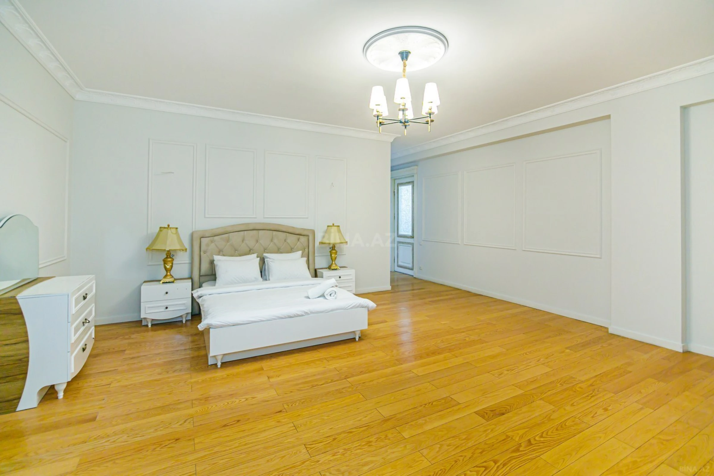 Kirayə verilir 7 otaqlı mənzil 380 m²