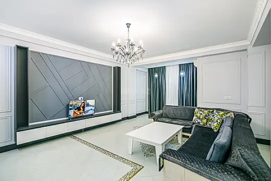 Kirayə verilir 7 otaqlı mənzil 380 m²