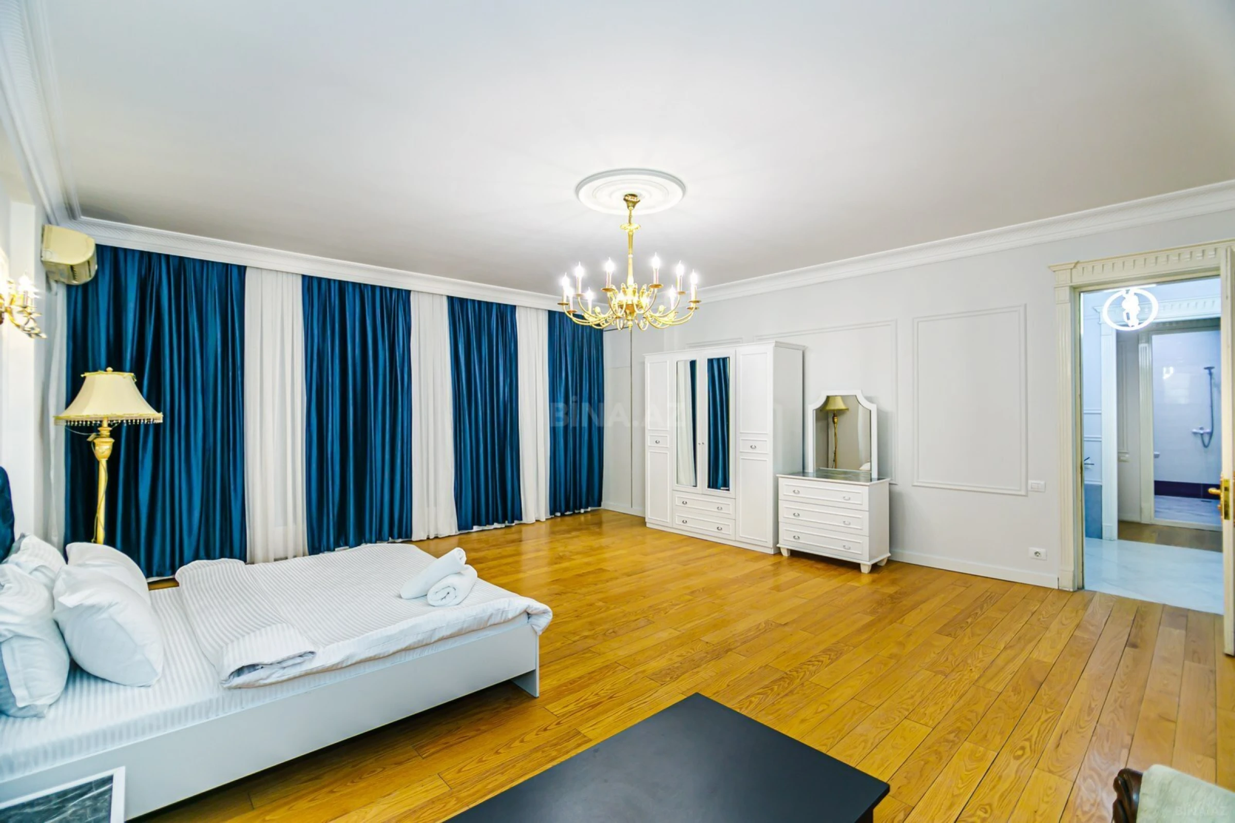 Kirayə verilir 7 otaqlı mənzil 380 m²