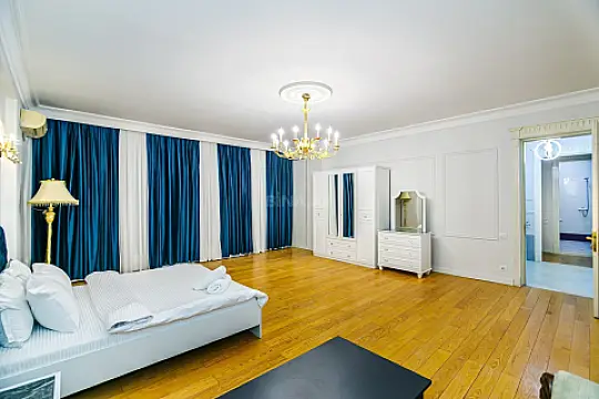 Kirayə verilir 7 otaqlı mənzil 380 m²