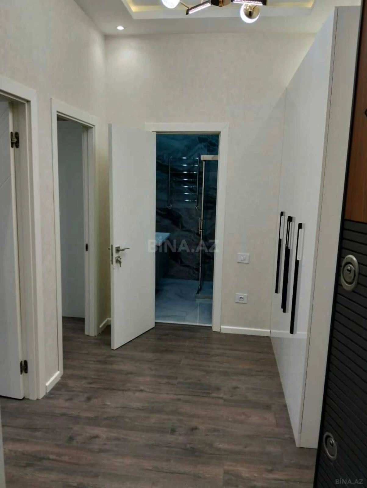 Kirayə verilir 2 otaqlı mənzil 61 m²