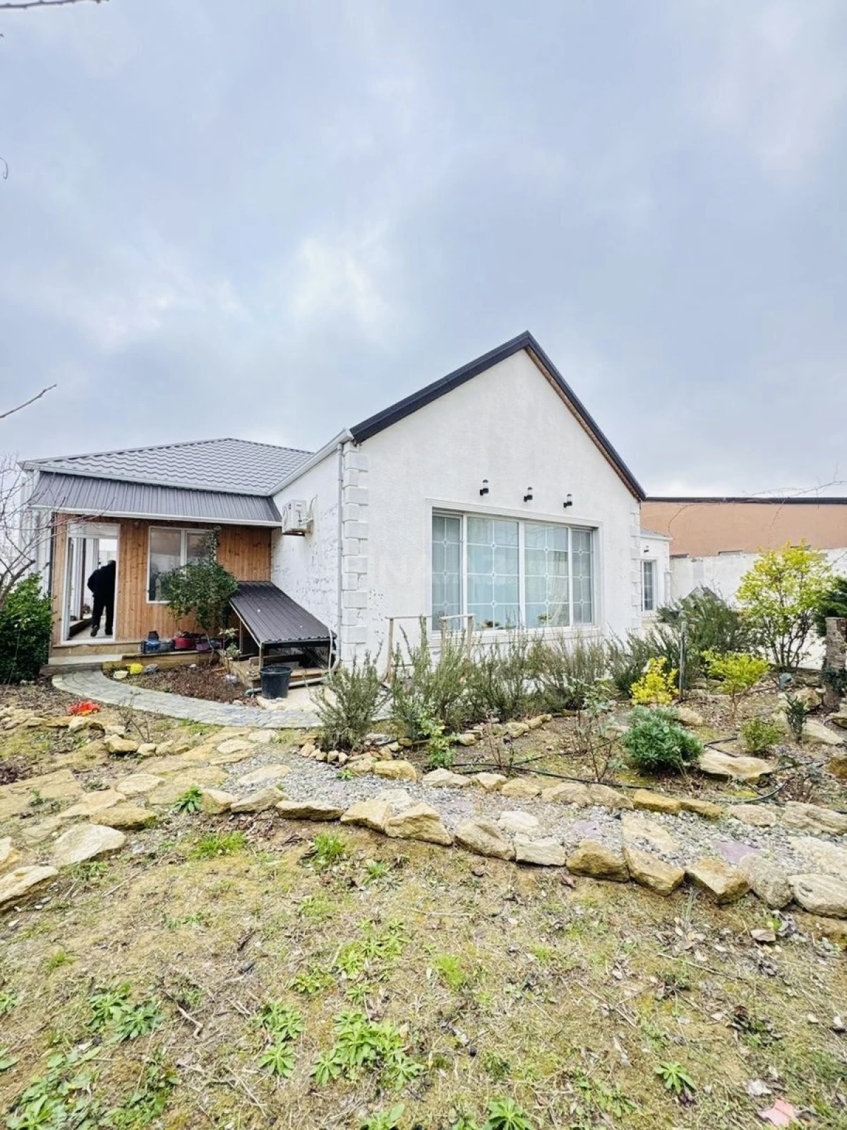 Satılır 4 otaqlı həyət evi 180 m²