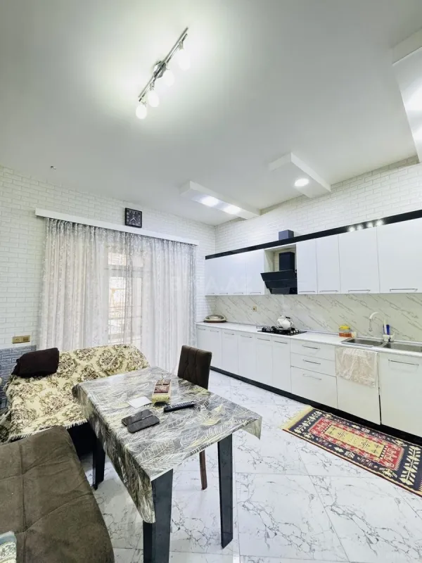 Satılır 4 otaqlı həyət evi 180 m²
