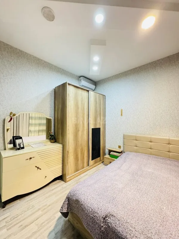 Satılır 4 otaqlı həyət evi 180 m²