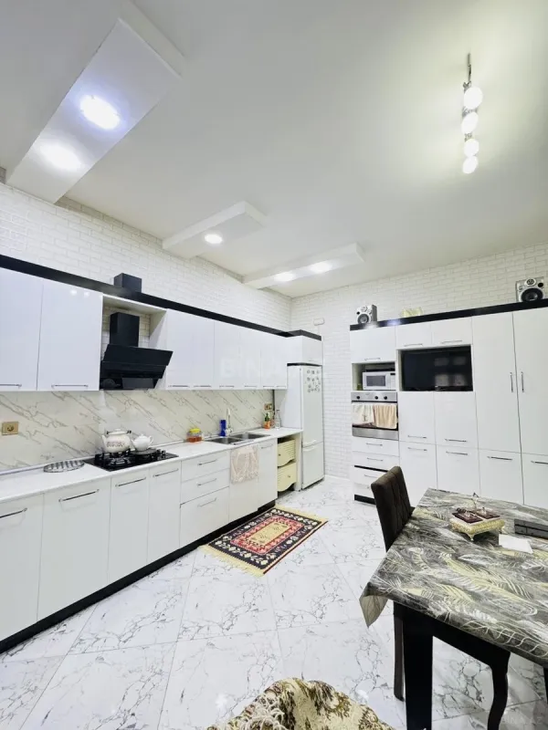 Satılır 4 otaqlı həyət evi 180 m²