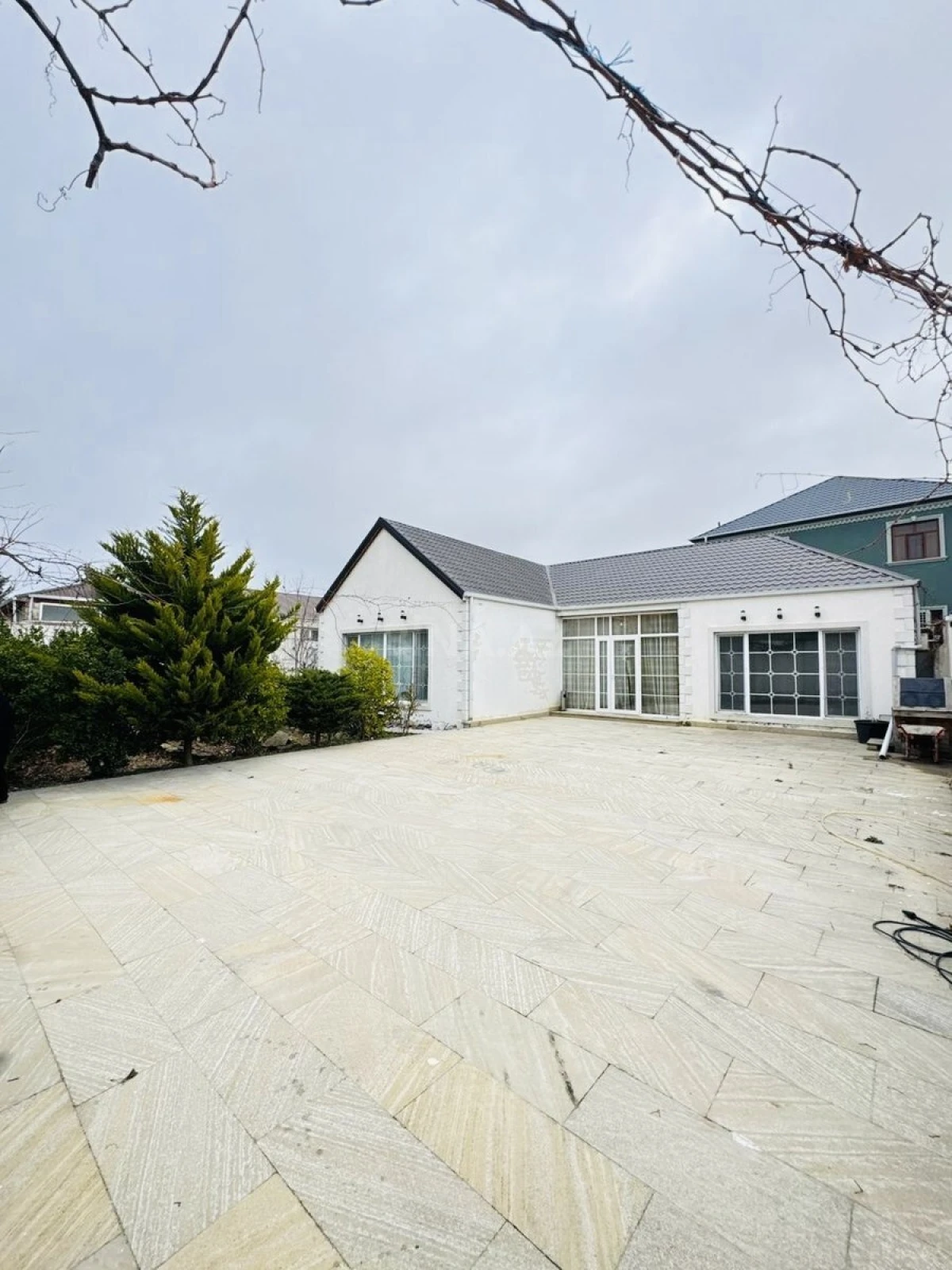 Satılır 4 otaqlı həyət evi 180 m²