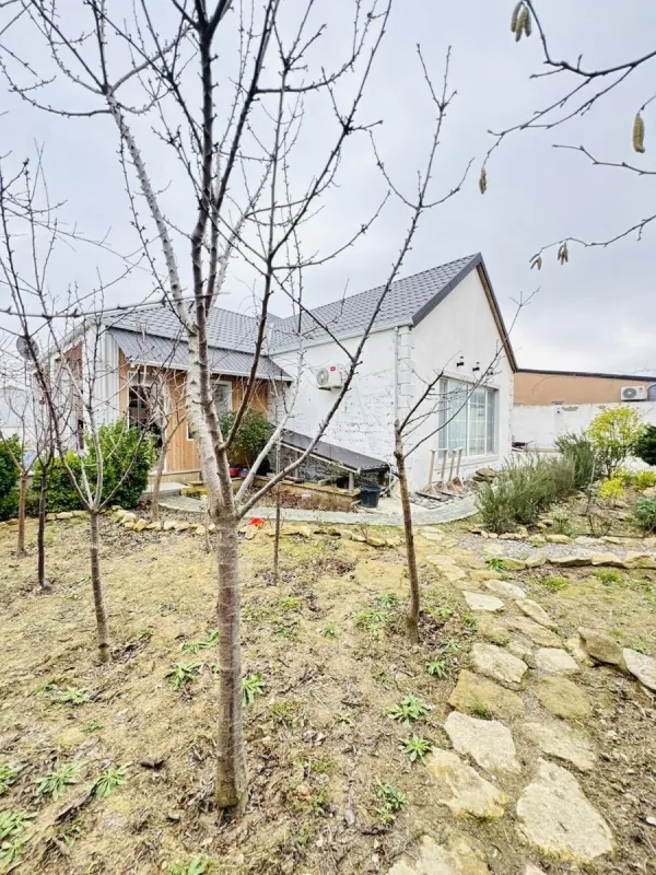 Satılır 4 otaqlı həyət evi 180 m²