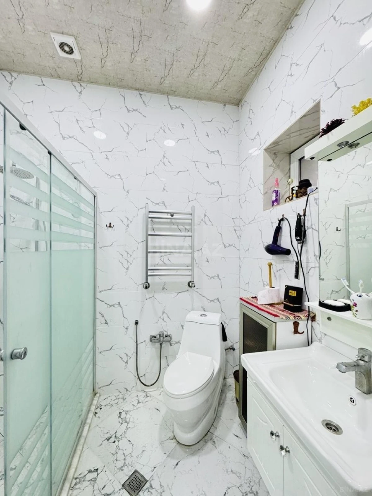 Satılır 4 otaqlı həyət evi 180 m²