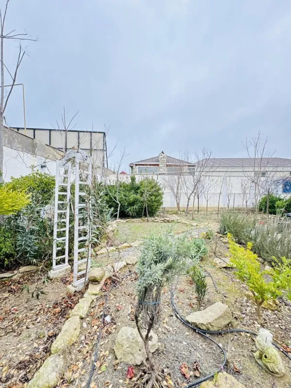 Satılır 4 otaqlı həyət evi 180 m²