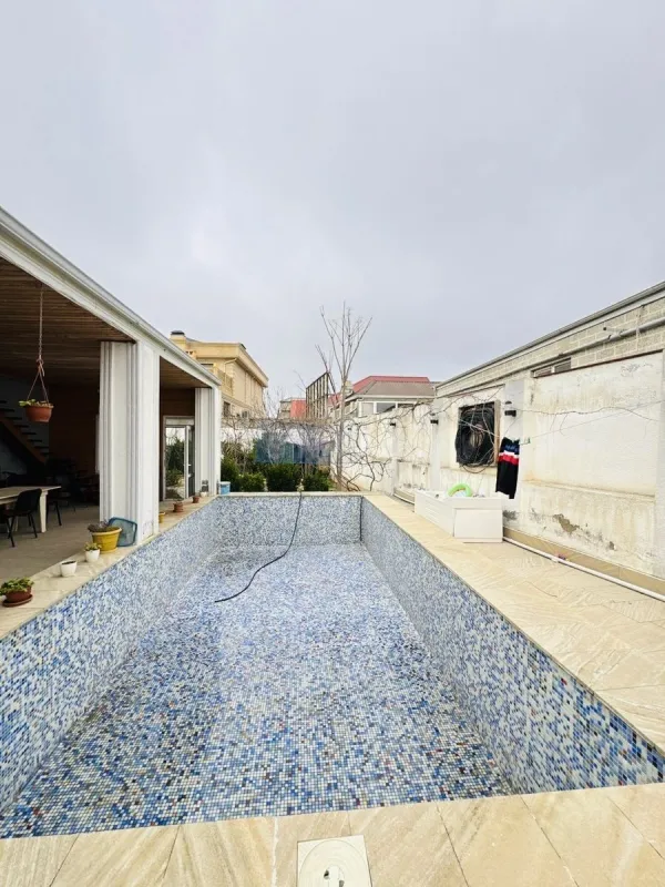 Satılır 4 otaqlı həyət evi 180 m²