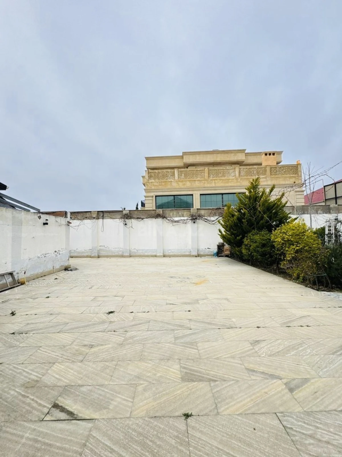 Satılır 4 otaqlı həyət evi 180 m²