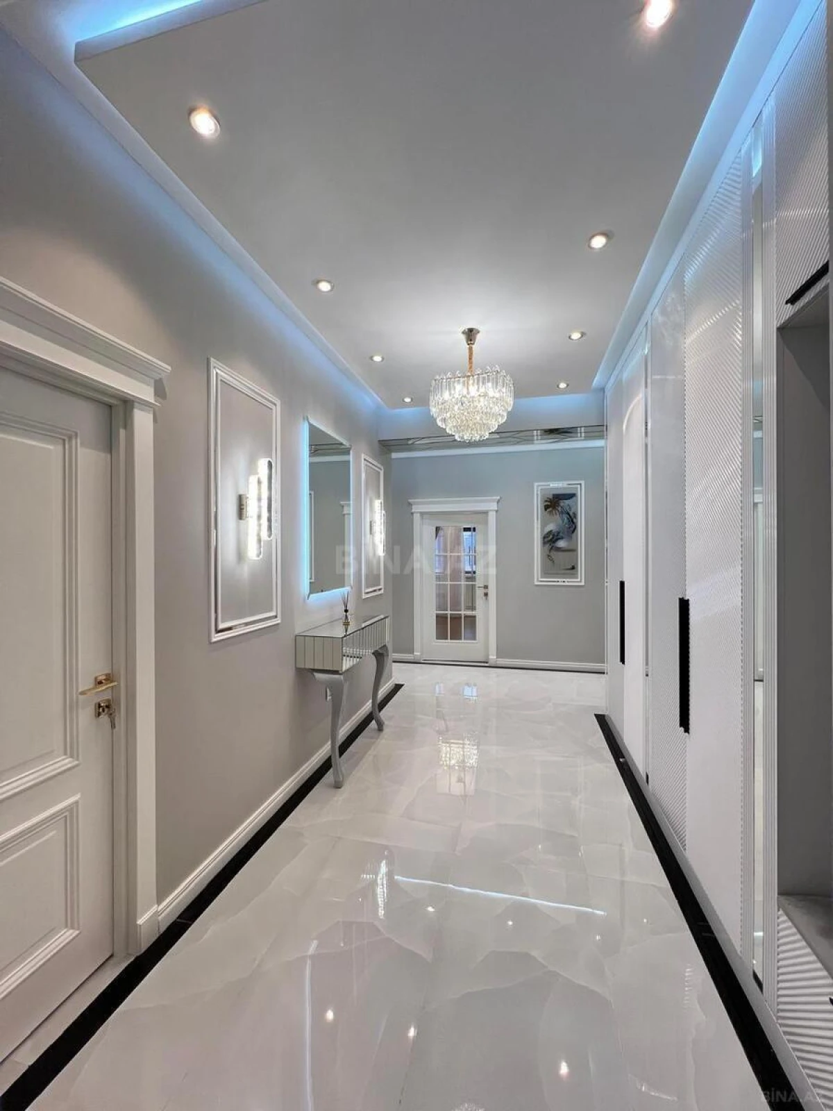 Satılır 3 otaqlı mənzil 108 m²