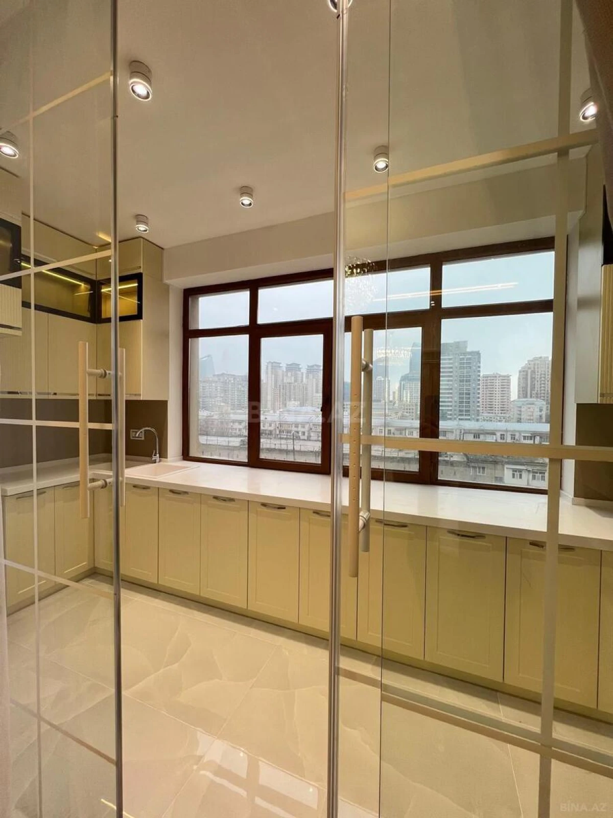 Satılır 3 otaqlı mənzil 108 m²