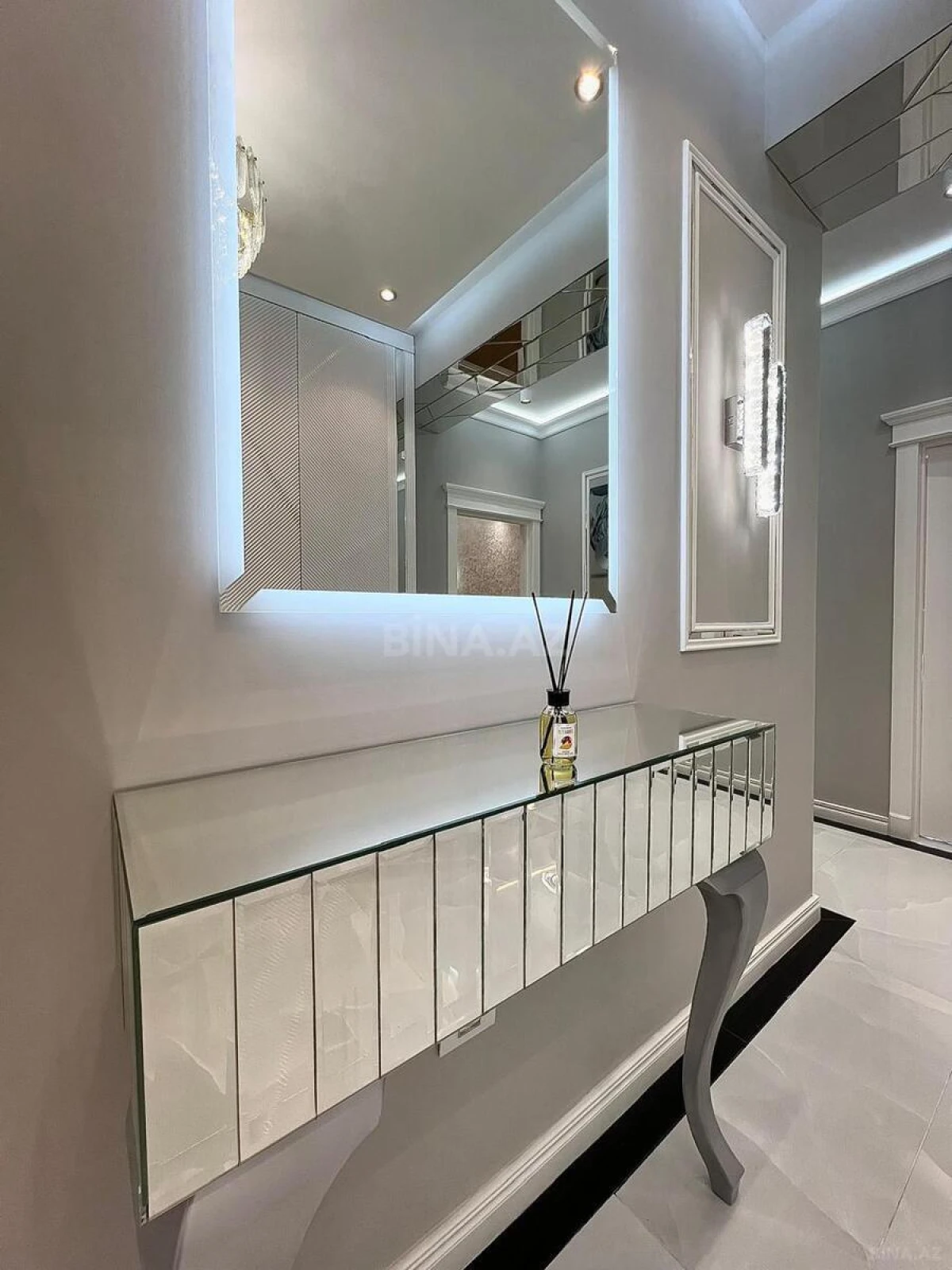 Satılır 3 otaqlı mənzil 108 m²