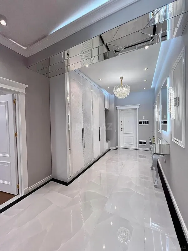 Satılır 3 otaqlı mənzil 108 m²